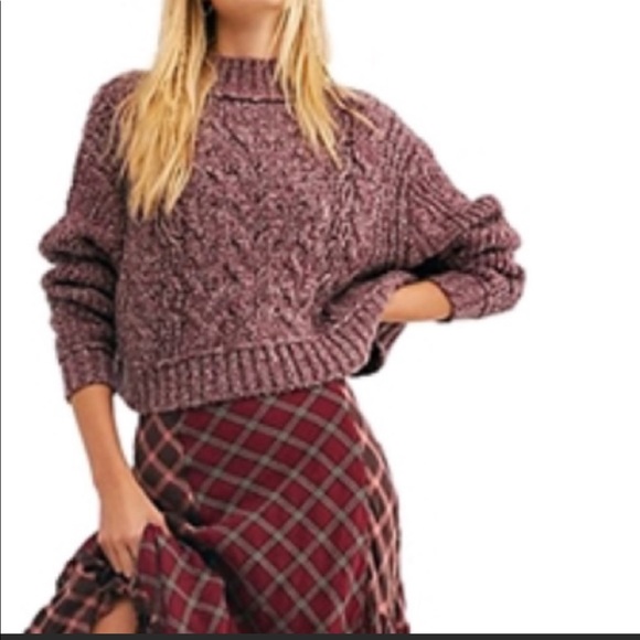 Free People Berry color Crop Slouch Sweater Size L - Picture 2 of 11